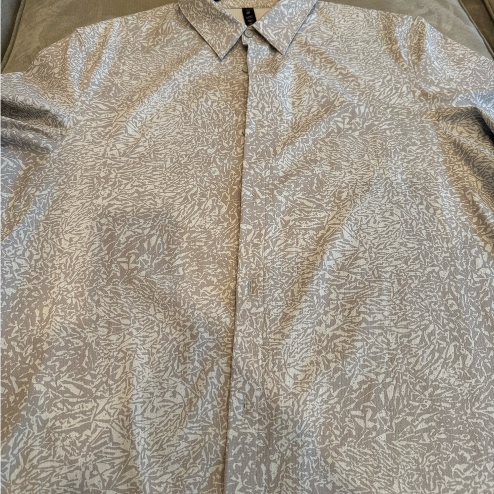 Men’s lululemon Short Sleeve Button Down XL